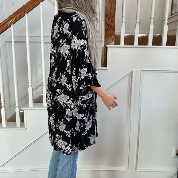 Spiritual Gangster black floral tie front kimono - Picture 11 of 12